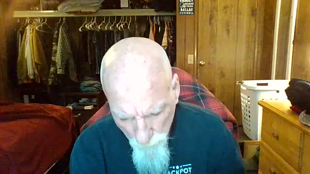 Snapshot of mayas_husband chatting on 12.20.25 mayas husband online show from 12.20.25