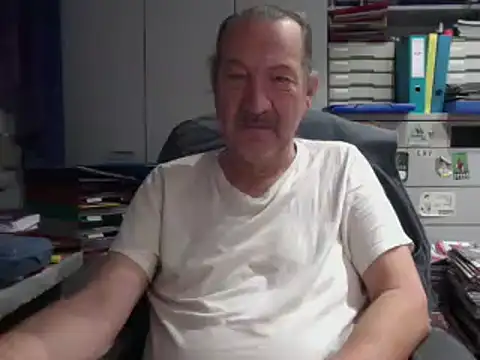 Snapshot of HMStraps01 chatting on 12.06.24 HMStraps01 online show from 12.06.24