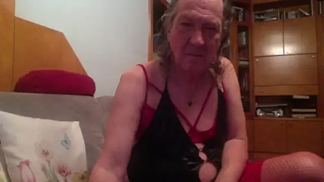 HMStraps01 online show from 03.02.26