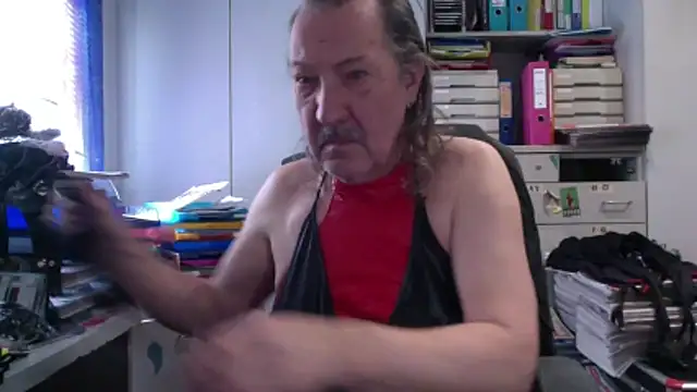 HMStraps01 online show from 04.15.26