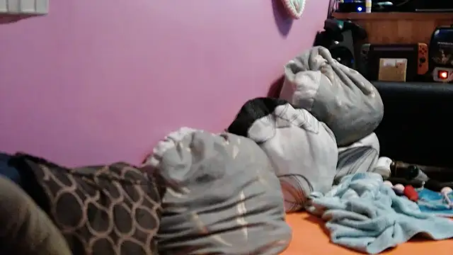 Snapshot of sexymelli18 chatting on 03.22.25 sexymelli18 online show from 03.22.25