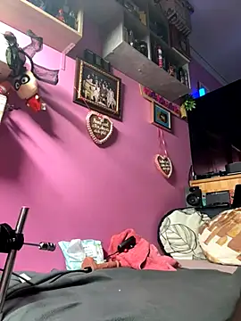 Snapshot of sexymelli18 chatting on 10.22.25 sexymelli18 online show from 10.22.25