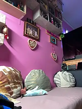 Snapshot of sexymelli18 chatting on 10.25.25 sexymelli18 online show from 10.25.25