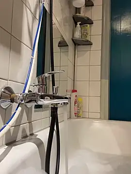 Snapshot of sexymelli18 chatting on 11.04.25 sexymelli18 online show from 11.04.25