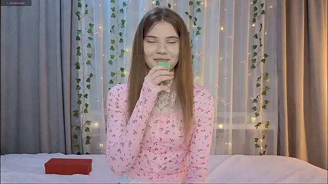 CarolinePepper online show from 02.26.26