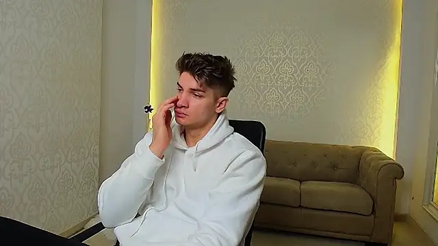 MaxKaiden online show from 11.23.25