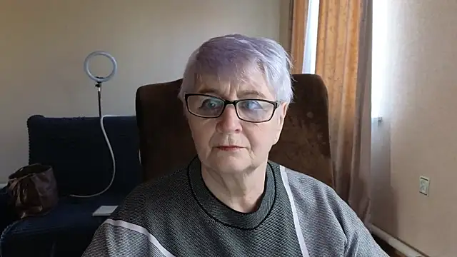 Sandra Snowflake online show from 04.28.26