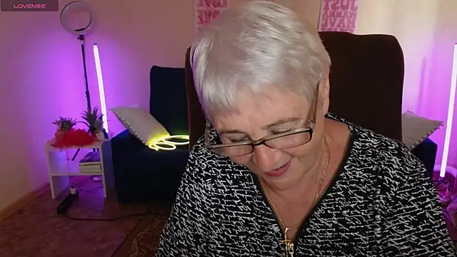 Snapshot of Sandra_Snowflake chatting on 06.09.26 Sandra Snowflake online show from 06.09.26
