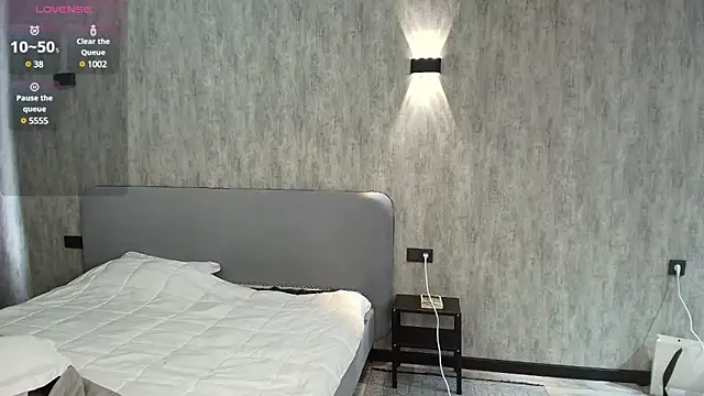 Snapshot of minamoons chatting on 02.25.25 minamoons online show from 02.25.25