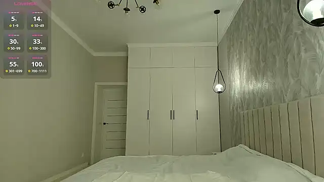 Snapshot of minamoons chatting on 03.09.25 minamoons online show from 03.09.25