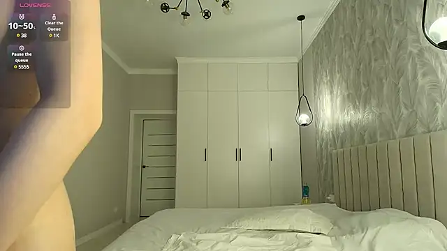 Snapshot of minamoons chatting on 03.16.25 minamoons online show from 03.16.25