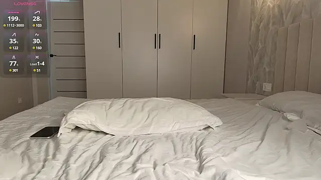 Snapshot of minamoons chatting on 03.22.25 minamoons online show from 03.22.25