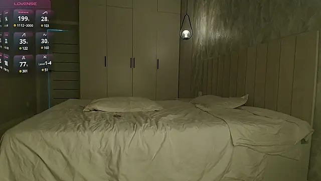 Snapshot of minamoons chatting on 03.22.25 minamoons online show from 03.22.25