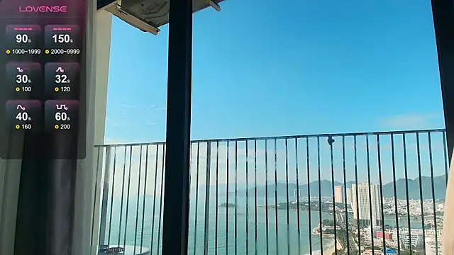 Snapshot of minamoons chatting on 11.15.25 minamoons online show from 11.15.25