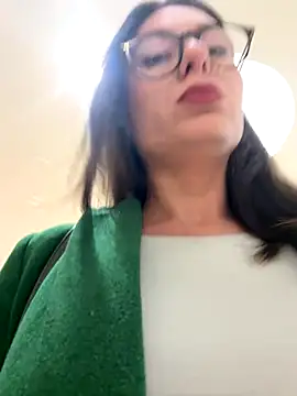 Snapshot of AvaFlowers6 chatting on 11.15.25 AvaFlowers6 online show from 11.15.25