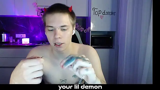 Snapshot of yourlildemon chatting on 03.11.26 yourlildemon online show from 03.11.26