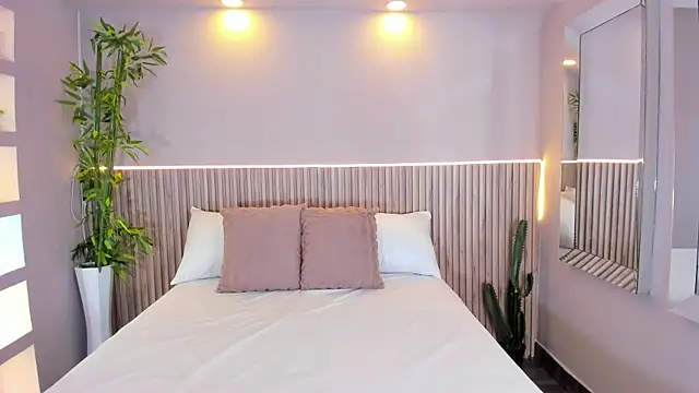 Snapshot of GeorginaReyes chatting on 12.13.25 GeorginaReyes online show from 12.13.25