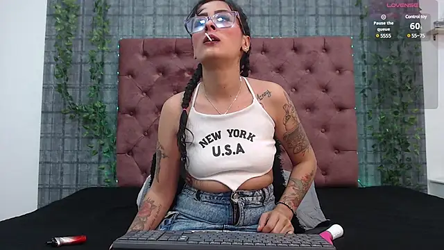 Snapshot of Mia__coluccy chatting on 02.17.25 Mia  coluccy online show from 02.17.25