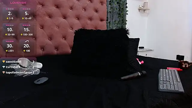 Snapshot of Mia__coluccy chatting on 02.24.25 Mia  coluccy online show from 02.24.25