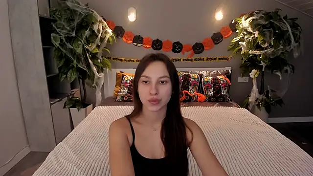 PaigePrado online show from 10.28.25