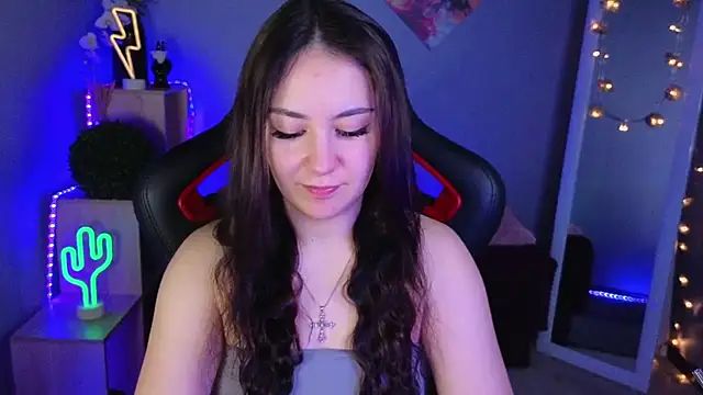 AshleySkott  online show from 02.20.25