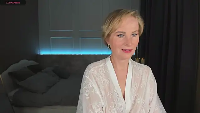 Snapshot of Sandra_Kind chatting on 02.22.25 Sandra Kind online show from 02.22.25