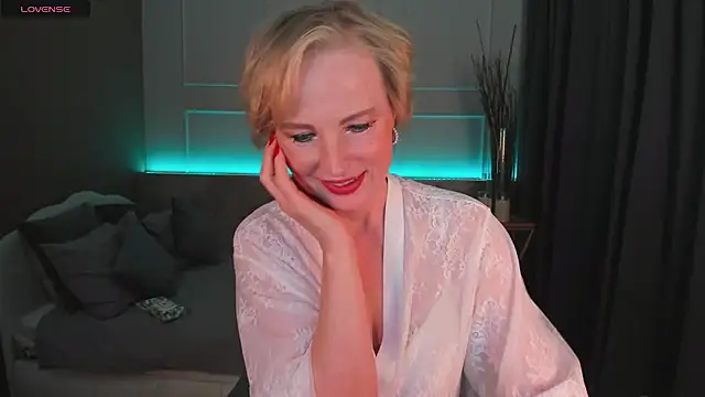 Snapshot of Sandra_Kind chatting on 02.25.25 Sandra Kind online show from 02.25.25