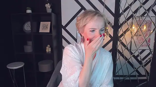 Snapshot of Sandra_Kind chatting on 03.15.25 Sandra Kind online show from 03.15.25
