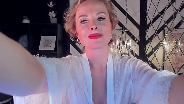 Snapshot of Sandra_Kind chatting on 03.18.25 Sandra Kind online show from 03.18.25