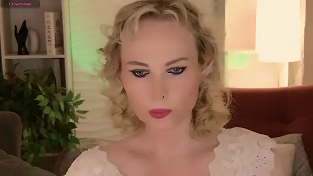 Snapshot of Sandra_Kind chatting on 06.27.26 Sandra Kind online show from 06.27.26