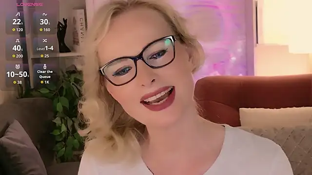 Snapshot of Sandra_Kind chatting on 07.12.26 Sandra Kind online show from 07.12.26
