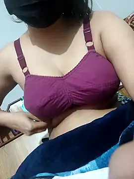 Snapshot of DesiLeela chatting on 03.07.25 DesiLeela online show from 03.07.25