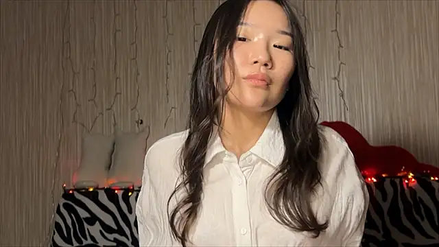 Snapshot of Asian_Vi chatting on 03.17.25 Asian Vi online show from 03.17.25