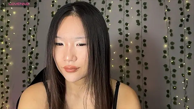 Snapshot of Asian_Vi chatting on 10.18.25 Asian Vi online show from 10.18.25
