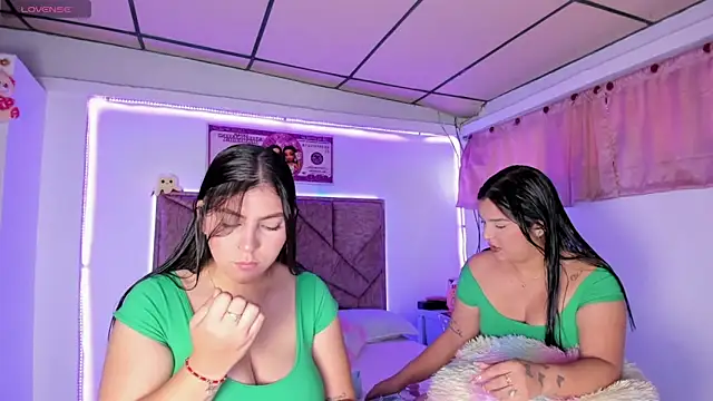 Snapshot of Cristal_Smith20 chatting on 11.14.25 Cristal Smith20 online show from 11.14.25