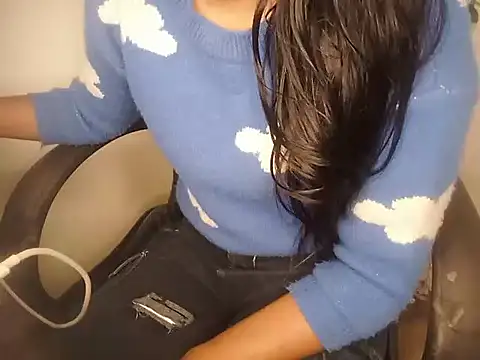 Snapshot of GOLDEN-BEAUTY chatting on 02.18.25 GOLDEN-BEAUTY online show from 02.18.25