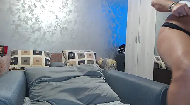 RosesandLillies online show from 01.18.25