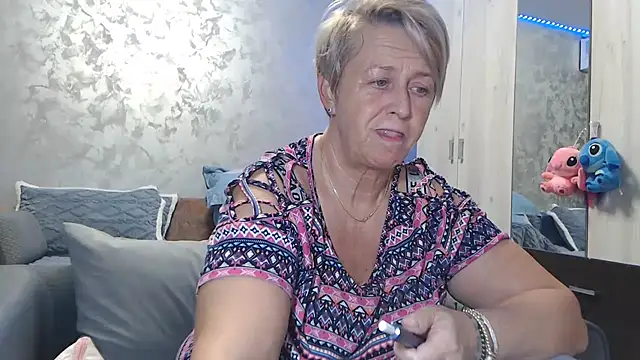 RosesandLillies online show from 11.28.25