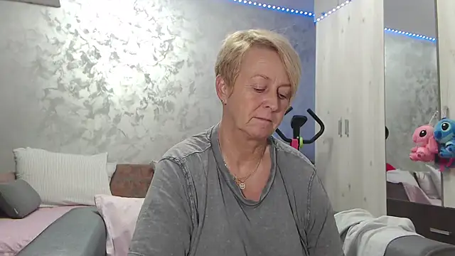 RosesandLillies online show from 04.14.26