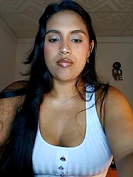 Snapshot of victoria_roussee chatting on 09.19.25 victoria roussee online show from 09.19.25