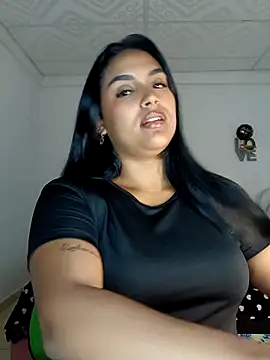 Snapshot of victoria_roussee chatting on 09.25.25 victoria roussee online show from 09.25.25