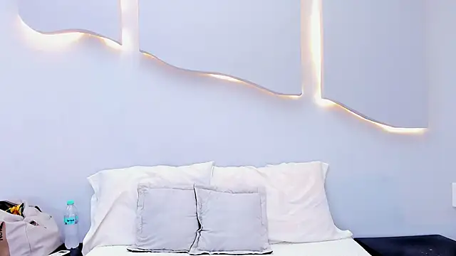 Snapshot of EmilyDiaaz chatting on 04.14.26 EmilyDiaaz online show from 04.14.26