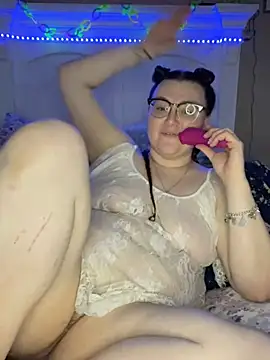 Snapshot of HTXBELLE chatting on 03.08.25 HTXBELLE online show from 03.08.25