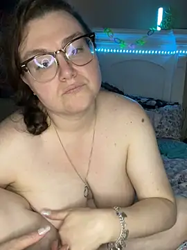 Snapshot of HTXBELLE chatting on 03.19.25 HTXBELLE online show from 03.19.25