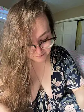 Snapshot of HTXBELLE chatting on 03.19.25 HTXBELLE online show from 03.19.25