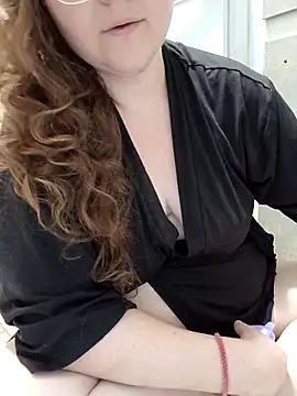 Snapshot of HTXBELLE chatting on 10.19.25 HTXBELLE online show from 10.19.25