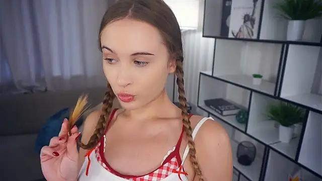 QuennaCoote online show from 10.31.25