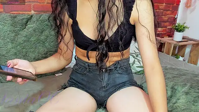 Snapshot of TANIA_06 chatting on 03.02.25 TANIA 06 online show from 03.02.25