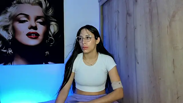 Snapshot of TANIA_06 chatting on 09.18.25 TANIA 06 online show from 09.18.25