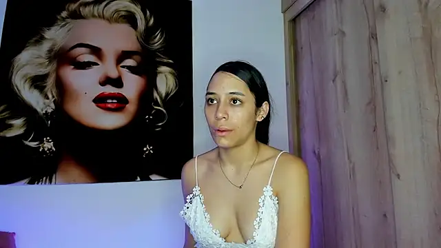 Snapshot of TANIA_06 chatting on 09.28.25 TANIA 06 online show from 09.28.25